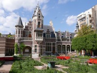 Tavola in the Flemish Garden